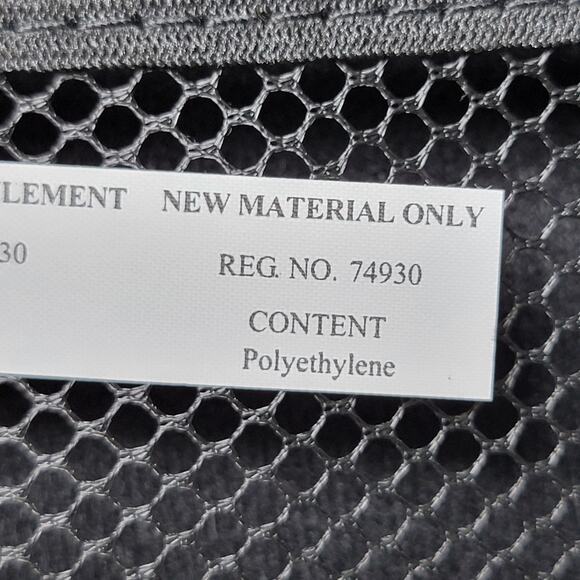 Amazon Basics Solid Black Nintendo Switch Zipper Case - Picture 9 of 9